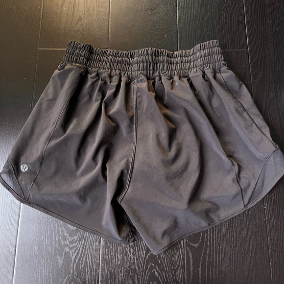 Lululemon Hotty Hot shorts, black size 6 - Picture 4 of 4